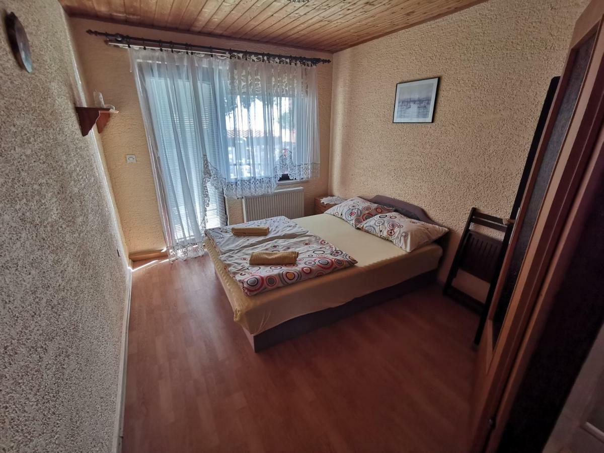 Guest House Dijana Kraljevica Ngoại thất bức ảnh